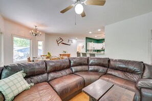 House (4 Bedrooms) | Interior