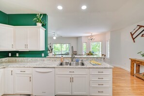 House (4 Bedrooms) | Interior - Seasonal Beach + Boat Dock: Lake Hartwell Home! (Anderson)