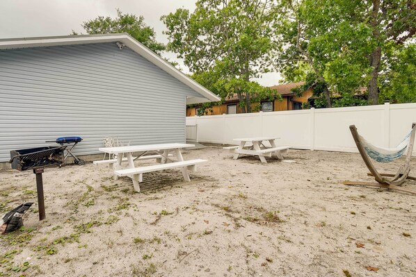 A backyard with a barbecue grill, picnic tables, and a hammock. - 2 Mi to Barefoot Landing! 'bailey's Beach Cottage' (North Myrtle Beach)
