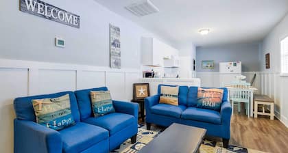 2 Mi to Barefoot Landing! 'bailey's Beach Cottage'