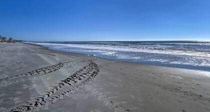 2 Mi to Barefoot Landing! 'bailey's Beach Cottage'