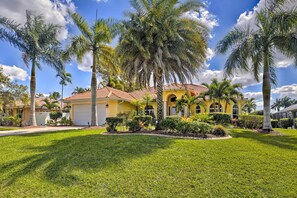 Interior - Waterfront Pool & Spa: Relaxing Cape Coral Retreat (Cape Coral)