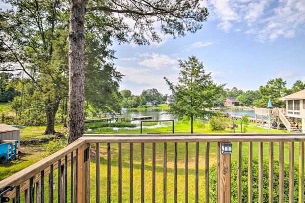 Interior - Adorable Lakefront Cottage w/ Dock & Grill! (Chapin)