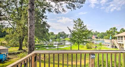 Adorable Lakefront Cottage w/ Dock & Grill!