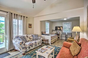 Interior - Adorable Lakefront Cottage w/ Dock & Grill! (Chapin)