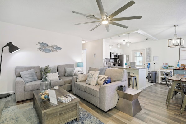 House (3 Bedrooms) | Interior