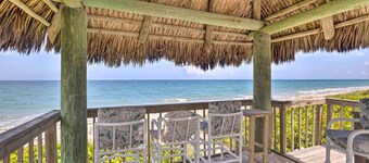 Boat Lovers Paradise: Walk to Private Beach!