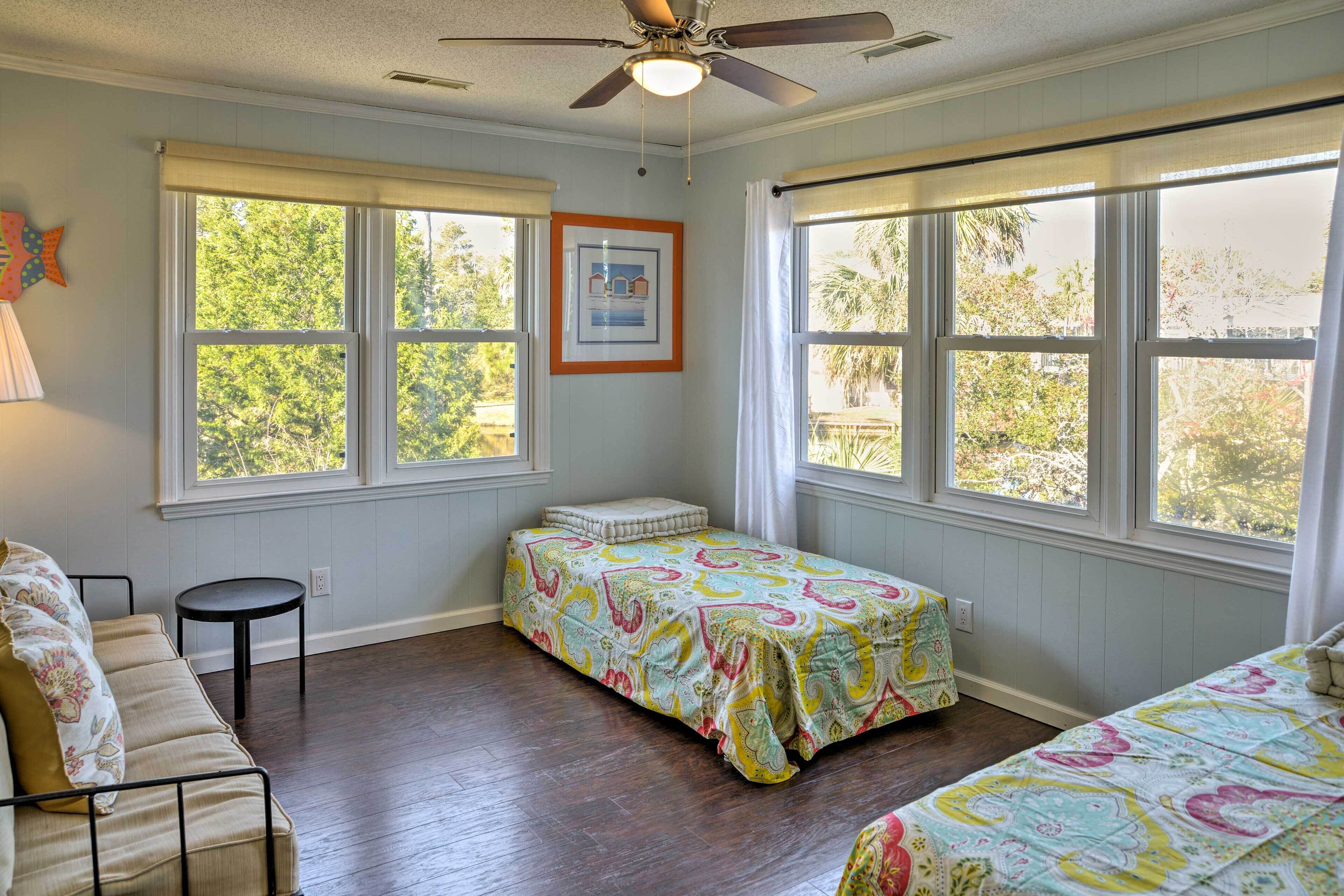 4 bedrooms, iron/ironing board