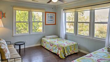4 bedrooms, iron/ironing board