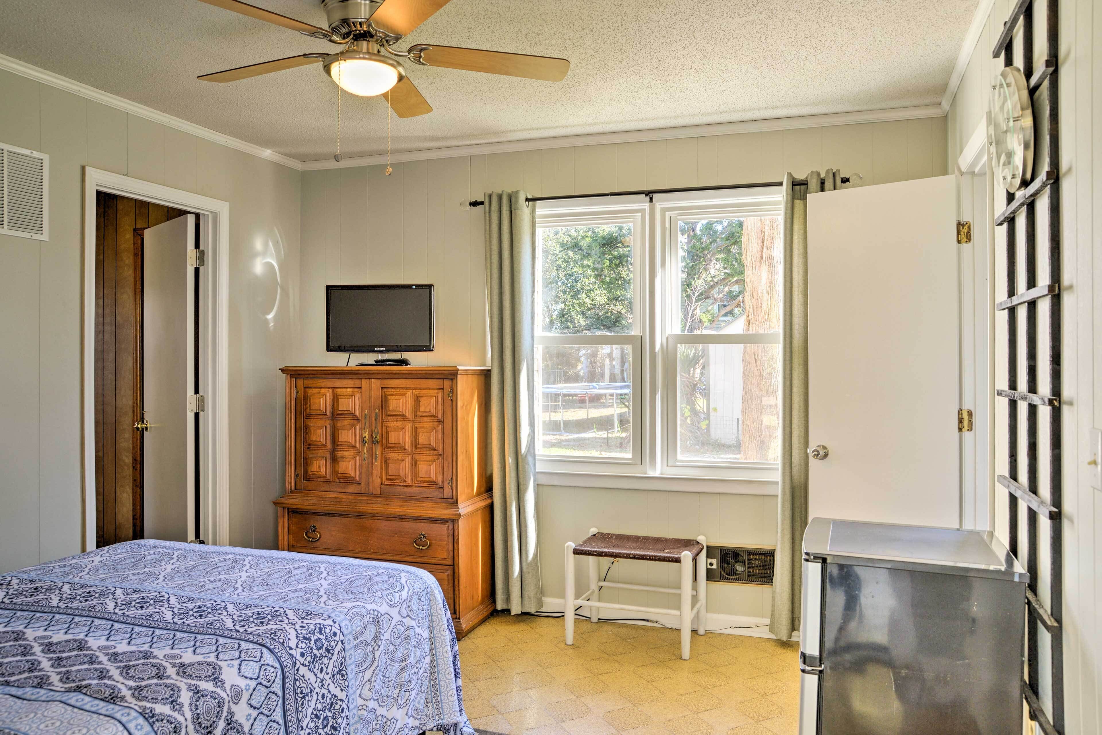 4 bedrooms, iron/ironing board