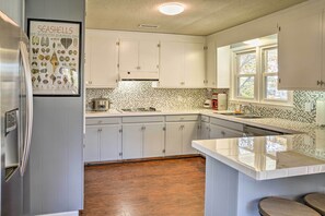 Microondas, horno, parrilla de estufa y lavavajillas 