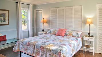 4 bedrooms, iron/ironing board