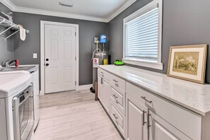 House (3 Bedrooms) | Interior - 3 Mi to Dtwn Bradenton: Home w/ Yard! (Bradenton)