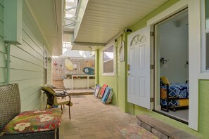 Interior - Breezy White Sands House Steps to Gulf Shore! (Clearwater Beach)