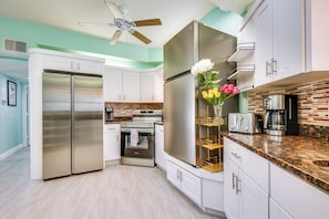 Interior - Breezy White Sands House Steps to Gulf Shore! (Clearwater Beach)