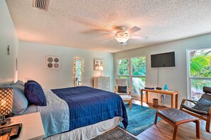 House (2 Bedrooms) | Interior - Brandon Vacation Rental Home w/ Spacious Yard (Brandon)