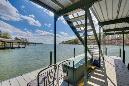 Bright Oasis on Lake Hartwell w/ Boat Dock!