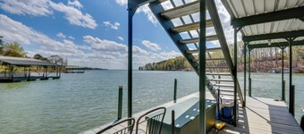 Bright Oasis on Lake Hartwell w/ Boat Dock!