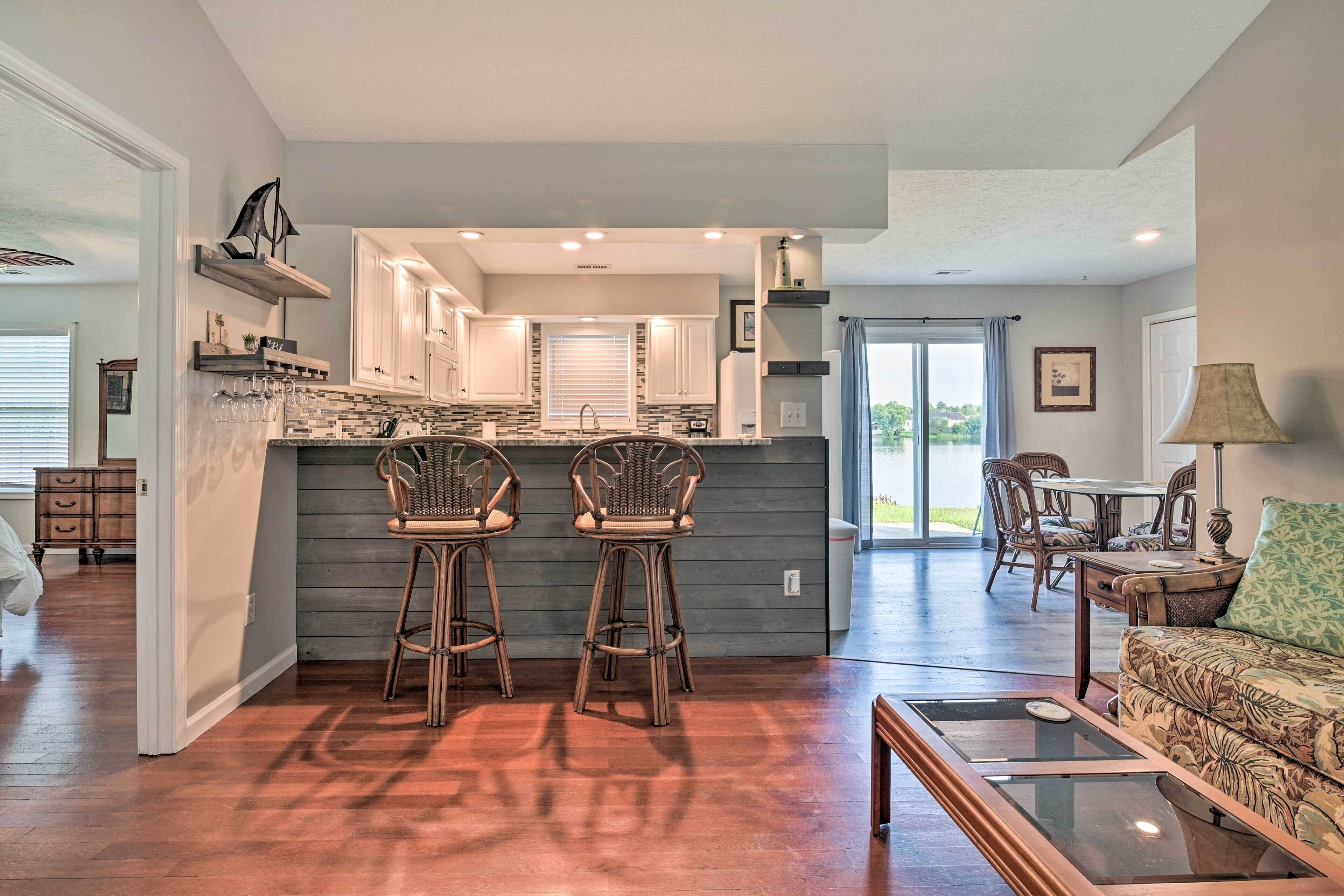 Bright & Airy Myrtle Beach Home Near Shopping