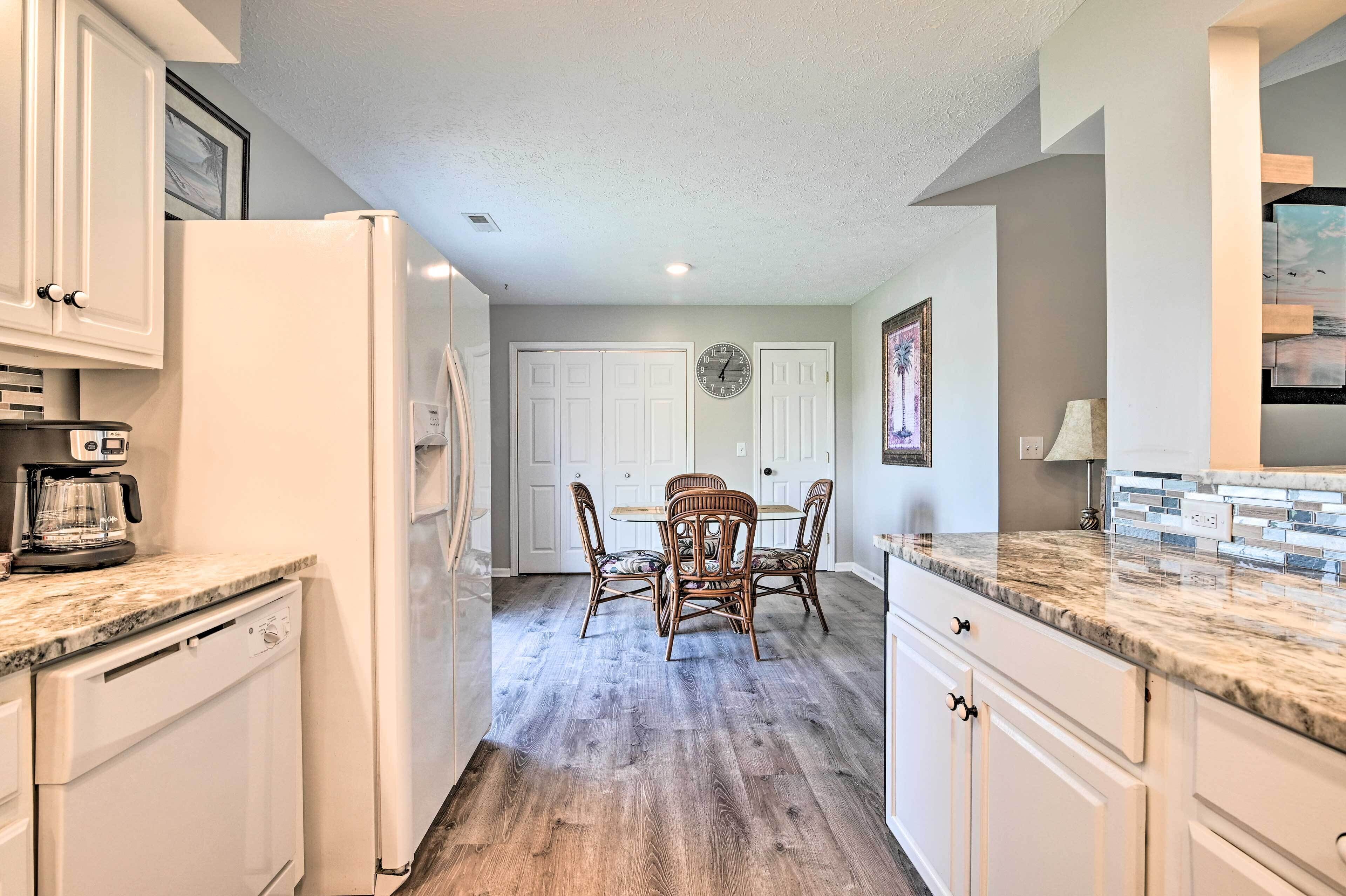 Bright & Airy Myrtle Beach Home Near Shopping