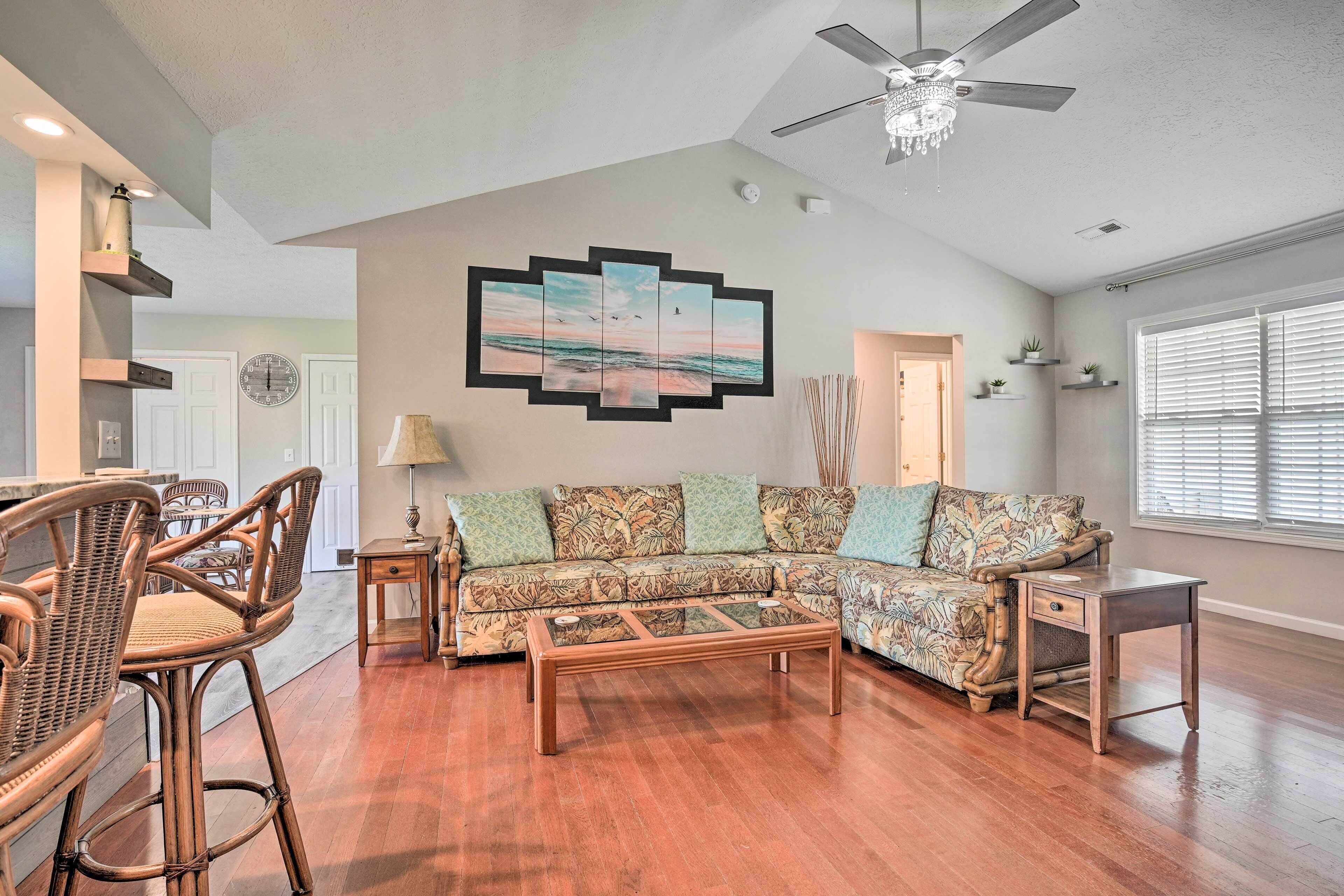 Bright & Airy Myrtle Beach Home Near Shopping