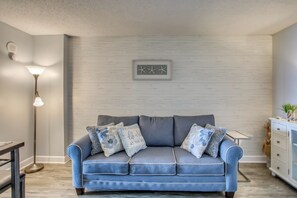 Apartment (1 Bedroom) | Interior - Breezy Myrtle Beach Condo w/ Balcony & Views! (Myrtle Beach)