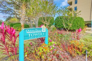 Apartment (1 Bedroom) | Interior - Breezy Myrtle Beach Condo w/ Balcony & Views! (Myrtle Beach)