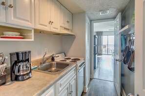 Apartment (1 Bedroom) | Interior - Breezy Myrtle Beach Condo w/ Balcony & Views! (Myrtle Beach)