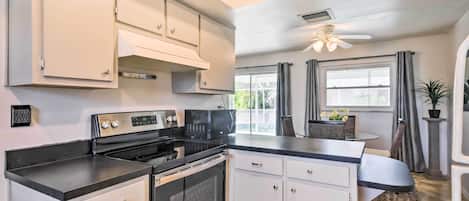 House (3 Bedrooms) | Interior