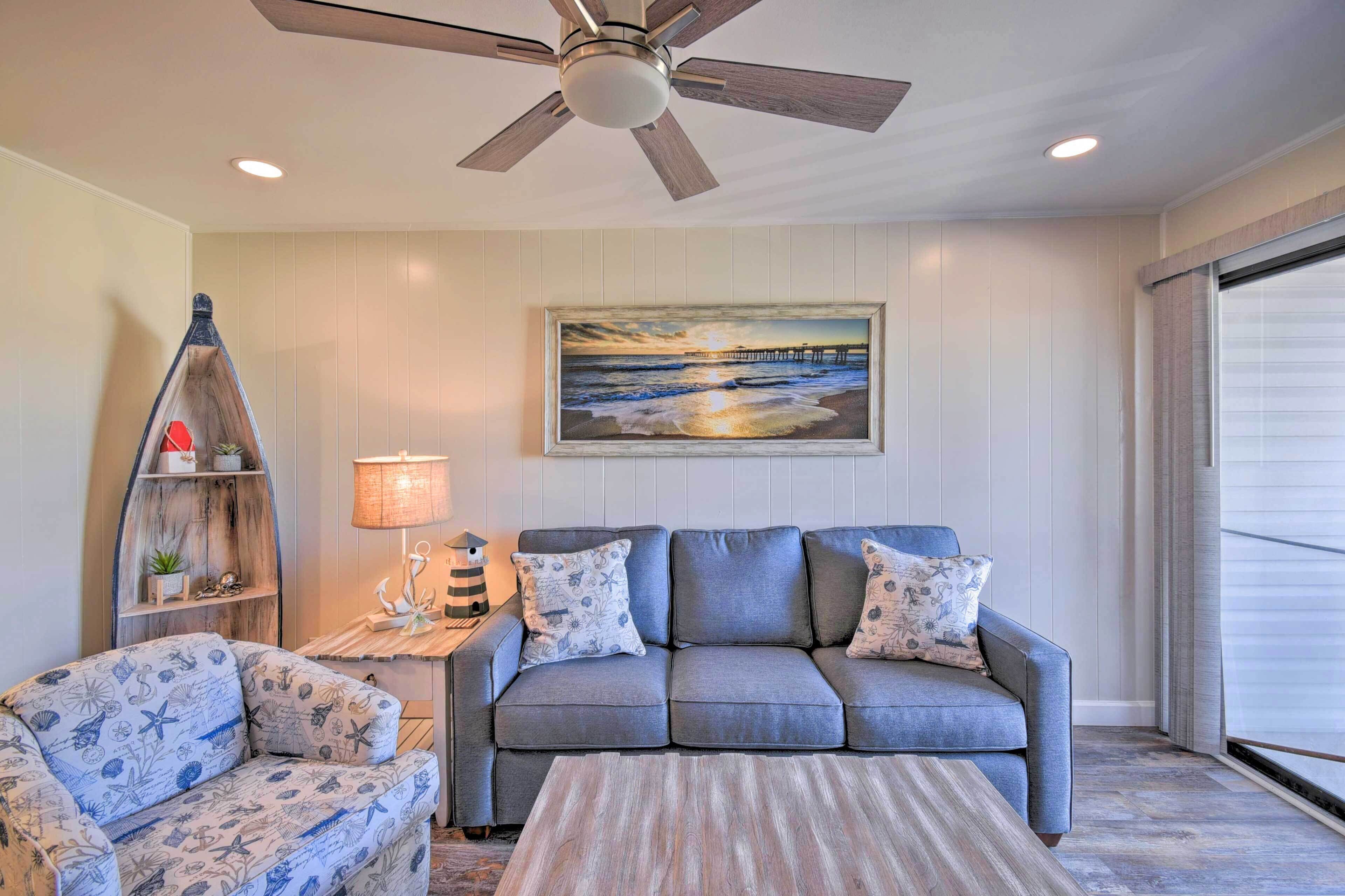 Charming Condo w/ Pool Access - Walk to Beach