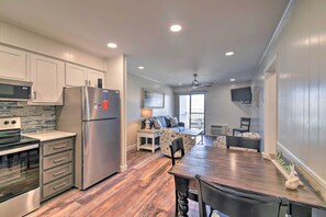 Apartment (2 Bedrooms) | Private kitchen | Microwave, oven, stovetop, dishwasher - Charming Condo w/ Pool Access - Walk to Beach (North Myrtle Beach)