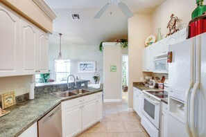 House (3 Bedrooms) | Interior