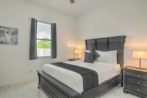 4 bedrooms, iron/ironing board, free cots/infant beds, bed sheets - Cape Coral Home w/ Screened-in Lanai + Pool! (Cape Coral)