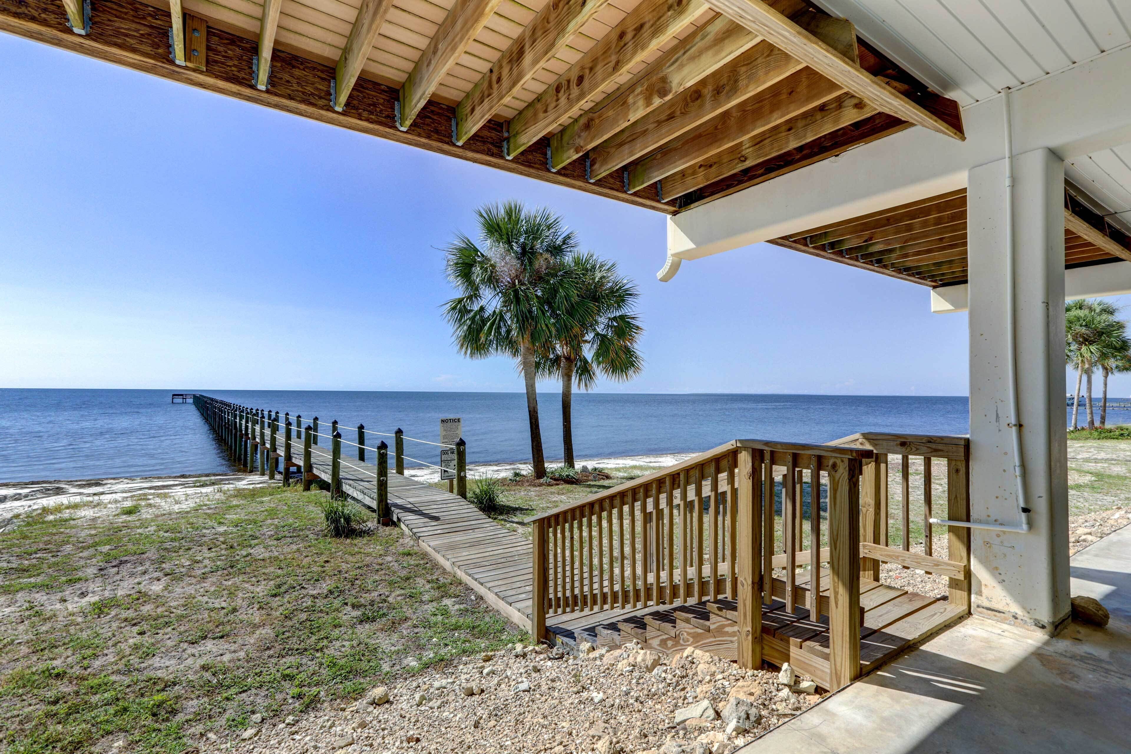 Carrabelle Condo: Beach & Fishing Pier Access