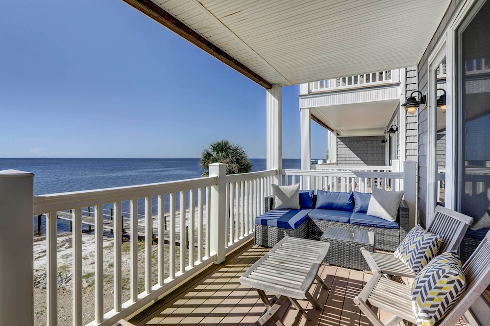 Carrabelle Condo: Beach & Fishing Pier Access