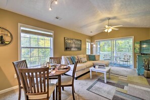 TV - Aberdeen Club Golf Retreat, Short Drive to Beach! (Longs)