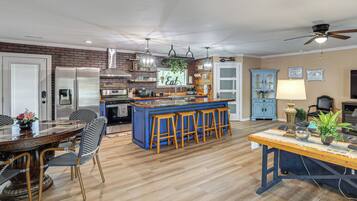 House (2 Bedrooms) | Interior