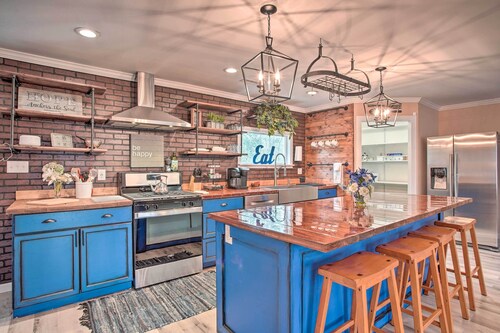 Charming Retreat on 20 Acres w/ Private Lake!