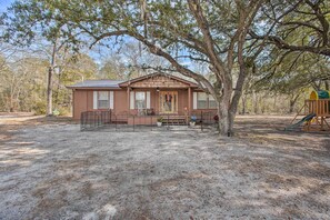 House (1 Bedroom) | Interior - Charming Retreat on 20 Acres w/ Private Lake! (Walterboro)