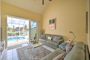 Apartment (2 Bedrooms) | Interior - Pool & Boat Dock! Waterfront Cape Coral Townhome (Cape Coral)