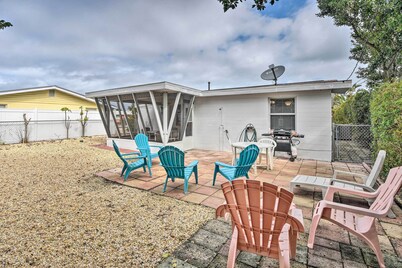 Ormond Beach Home w/ Screened Porch, Walk to Shore