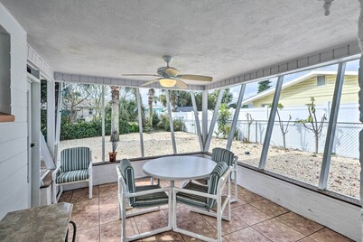 Ormond Beach Home w/ Screened Porch, Walk to Shore