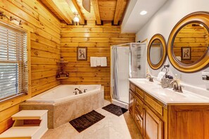 House (6 Bedrooms) | Interior