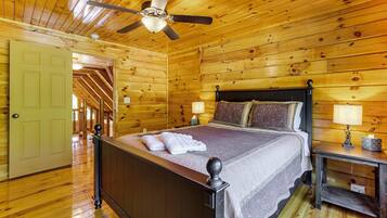 House (6 Bedrooms) | Interior