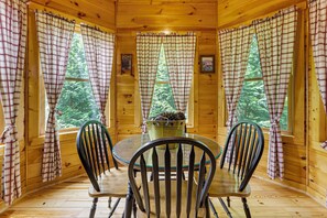 House (6 Bedrooms) | Interior