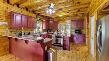 House (6 Bedrooms) | Interior