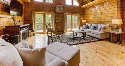 Charming Lake Hartwell Retreat w/ Game Room