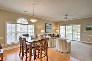 Apartment (2 Bedrooms) | Interior - Central Myrtle Beach Condo w/ Golf Course View! (Myrtle Beach)