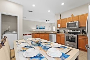 Villa (4 Bedrooms) | Interior