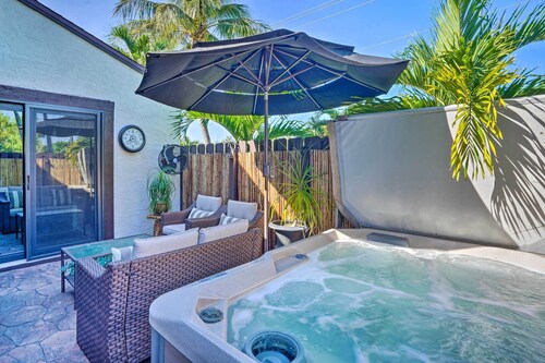 Chic Fort Myers Escape w/ Community Perks!